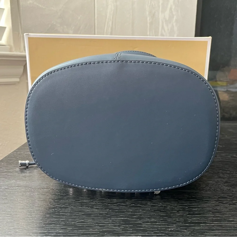 Michael Kors Medium Devon Leather Bucket Shoulder Handbag with Chain - Picture 8 of 10